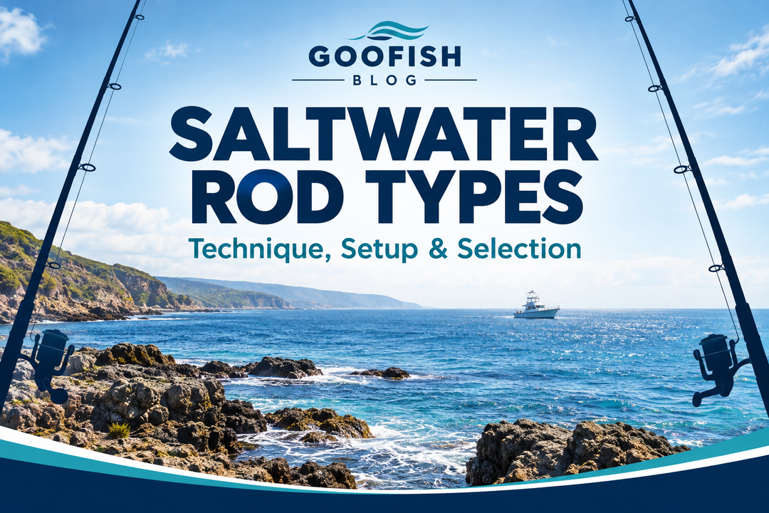 Couverture en anglais Saltwater Rod Types avec des cannes génériques encadrant une côte rocheuse et un bateau au loin